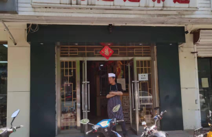 呼和浩特市赛罕区兴安南路奈伦综合楼8号1-2层房产