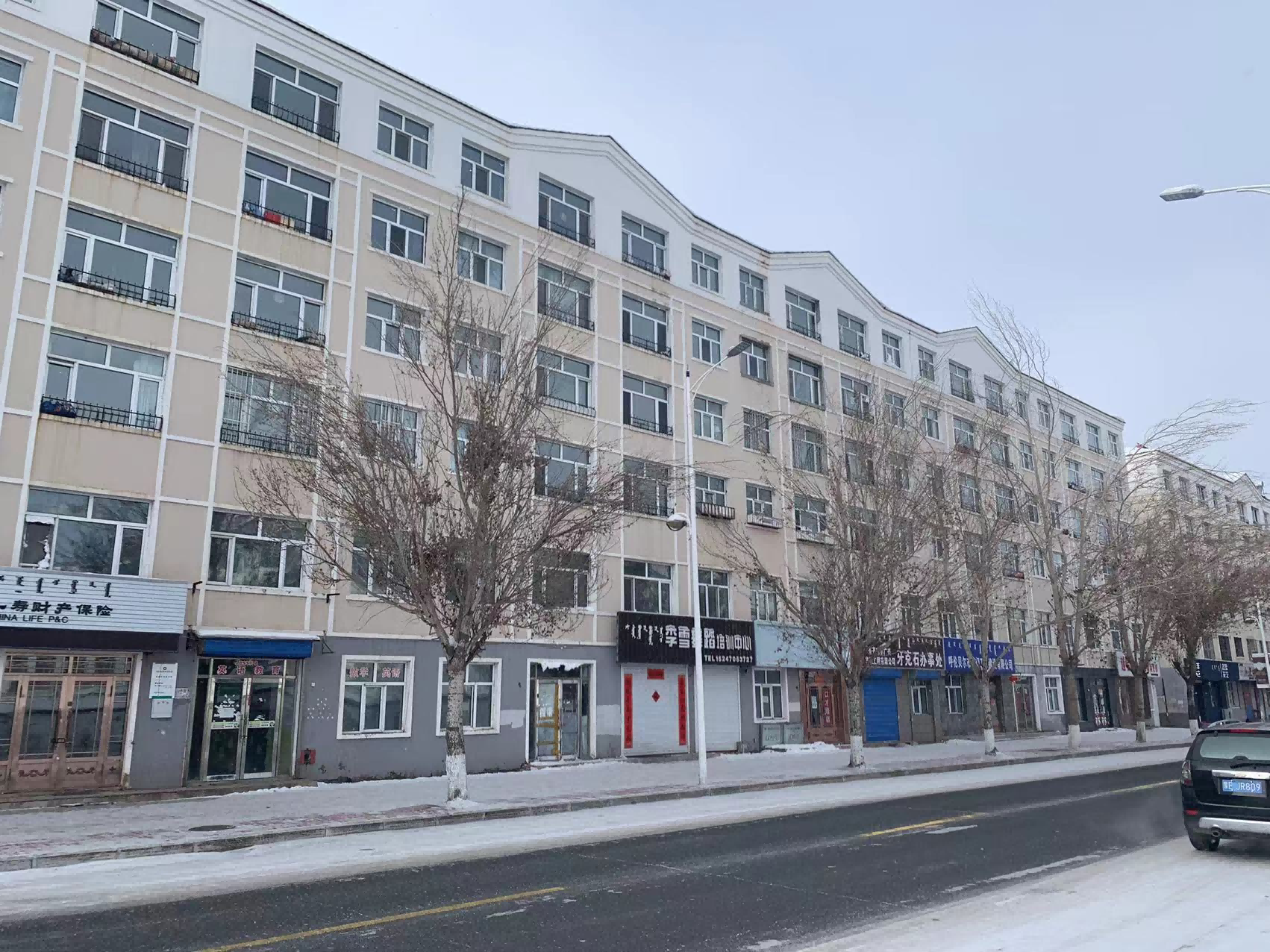 内蒙古自治区呼伦贝尔市牙克石市新工办事处越桔东小区12号楼1-3门市房产